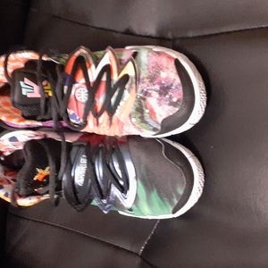 Size 3 Youth Kyrie Shoes